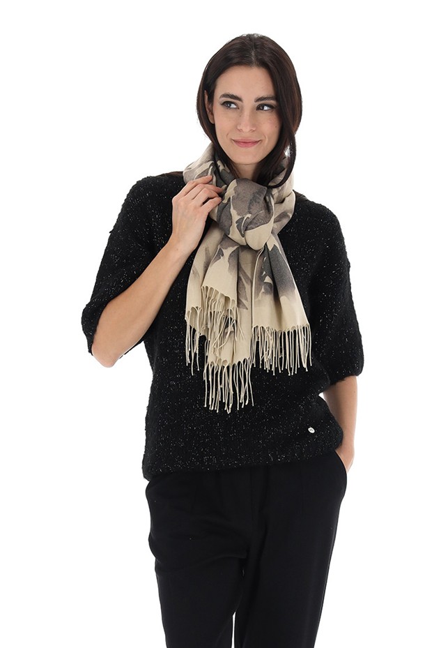3 metodi per indossare una sciarpa da donna in modo fashion 2